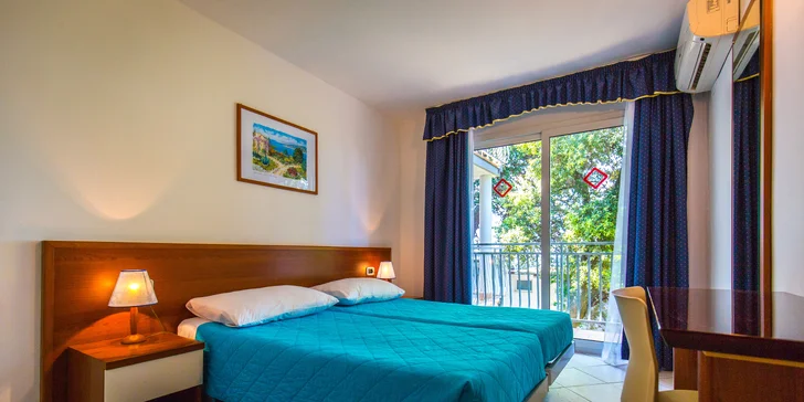 Zabydlíte se v apartmánu s balkonem. 