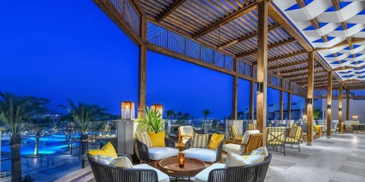 Díky konceptu dine around můžete v rámci pobytu navštívit nejen místní restaurace, ale i vyhlášené podniky v sousedních hotelech Jaz.