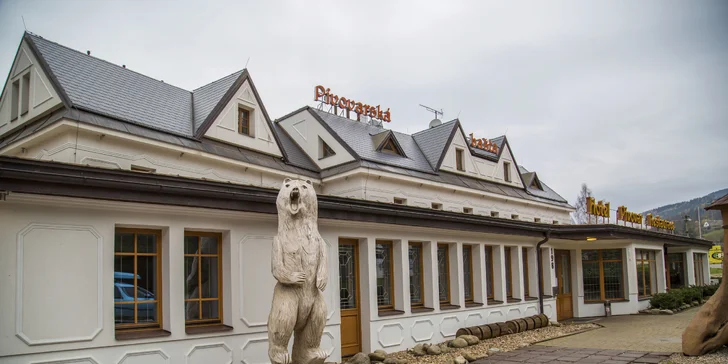 Hotel sklízí velmi dobrá hodnocení, zákazníci oceňují jak dobré jídlo, tak i kvalitu služeb.
