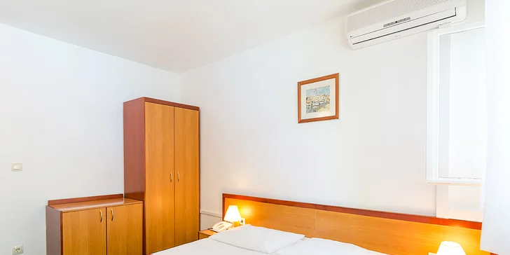 Zdarma se připojíte k Wi-Fi (na fotce dvoulůžkový pokoj Standard).