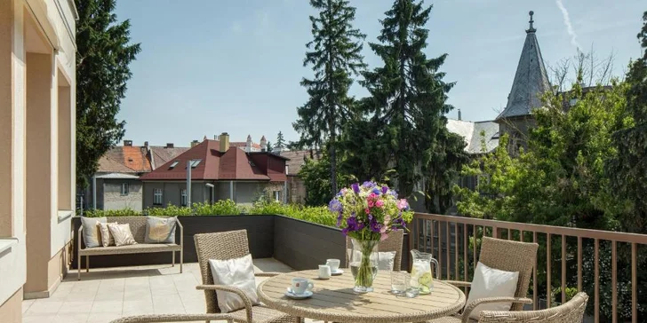 Hotel leží v tichej časti Starého Mesta v pešej dostupnosti od historického centra