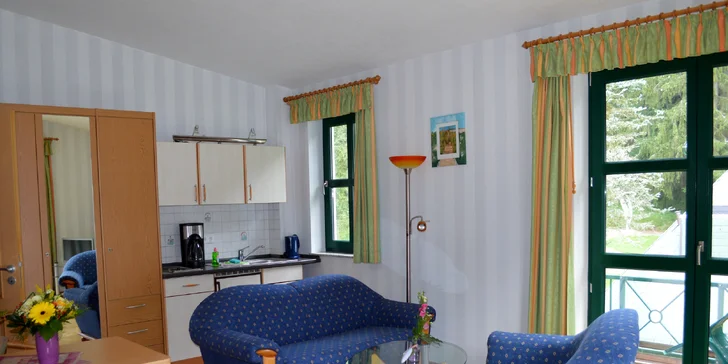 Apartmán je navíc vybaven kuchyňskou linkou, kde zvládnete připravit jednoduchý oběd nebo večeři.