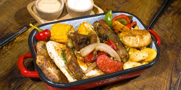 Zajděte po programu s čerty i do pekelné restaurace a vyzkoušejte kromě pekelných dobrot i zdejší Čertopivo.