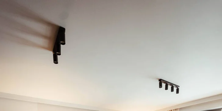 Apartmán Comfort (33 m²) poskytuje otevřený prostor a spací část je oddělená stěnou.