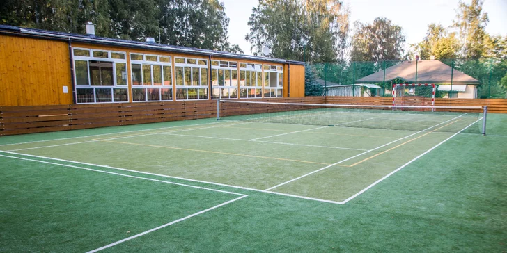  Sportovce pak jistě potěší, že v ceně voucheru máte 1× 1 hod. denně na sportovišti podle výběru: beach volejbal nebo multifunkční tenisové hřiště. 
