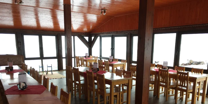 K restauraci patří i zimní zahrada.