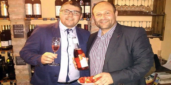 Večerem Vás bude provázet milý sommeliér - nebo sommeliéři.