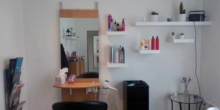 V centru Zlína bude o vaše lokny pečovat šikovná kadeřnice. 