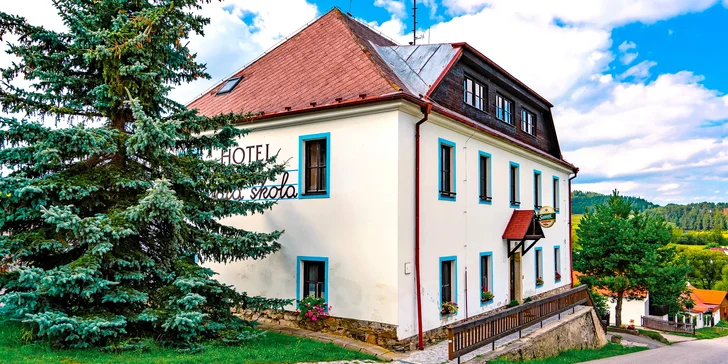Pobyt na Lipně pro dva i rodinu: malebný hotýlek se snídaněmi, vínem a saunou