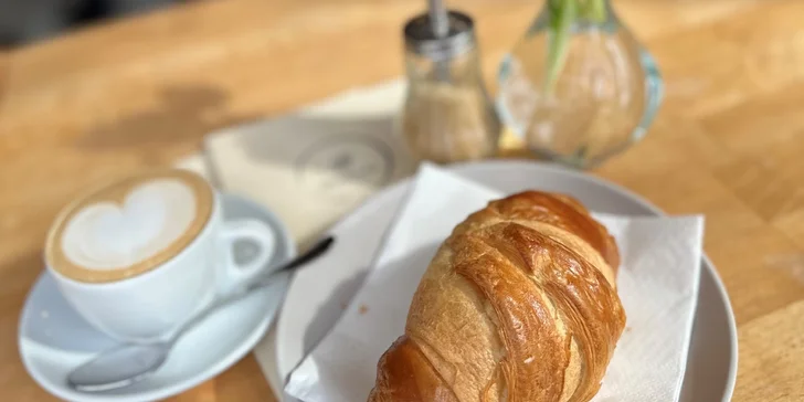 Croissant plnený nutellou alebo džemom? To je pravá raňajková dilema