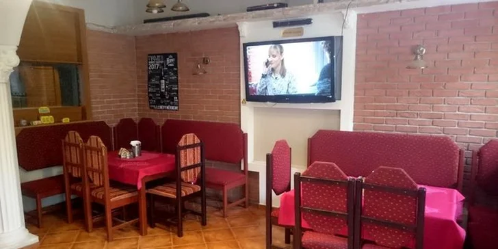 K tomu dostanete topinky, hranolky a tatarku.