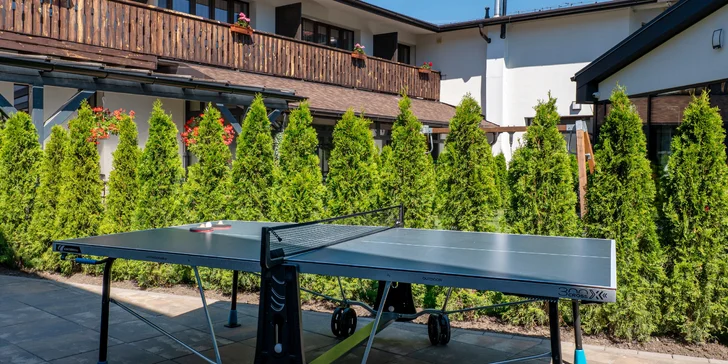 Pro ty aktivnější dovolenkáře je připravený ping-pong.