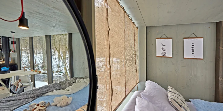 Nikdo neříká, že tu celou dobu nemůžete sedět a jen rozjímat. Byla by to ale škoda, vzhledem k tomu, kolik zajímavých míst se nachází ve vašem okolí. (na fotce Pomněnka)