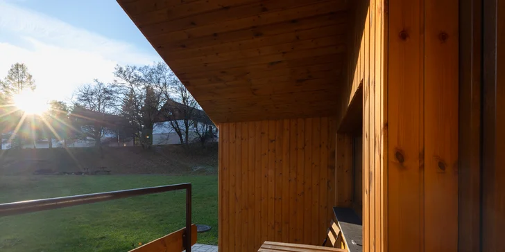 Bungalovi disponujú aj terasou, na ktorej môžete relaxovať napríklad so šálkou kávy.