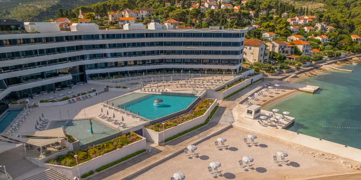Do centra městečka je to z hotelu asi 400 metrů. 
