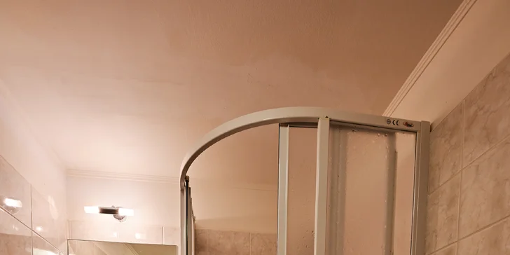 Ku každej izbe aj apartmánu patrí kúpeľňa.