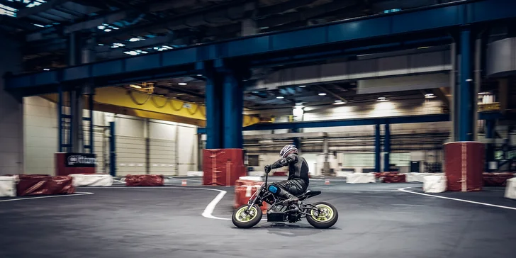 Motorka je velmi dobře ovladatelná i pro začátečníky, dospívající i pro ženy.