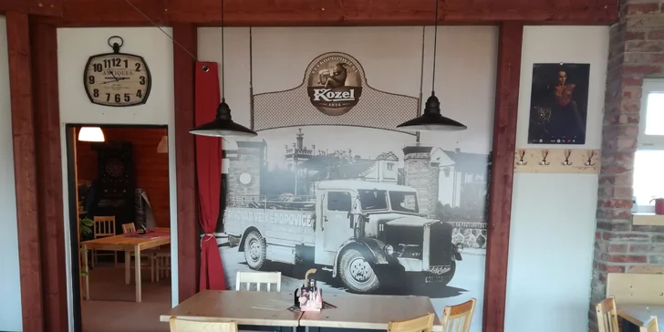 Na čepu jsou piva Pilsner Urquell a Velkopopovický Kozel 11°.