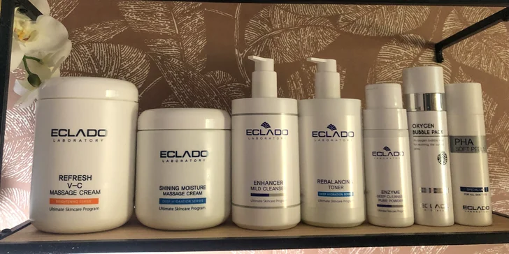 Čeká vás peeling, hloubkové čištění, masáž i úprava obočí. 