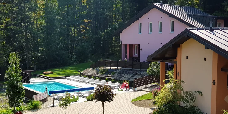 Ubytujete se v pokoji nebo apartmánu.