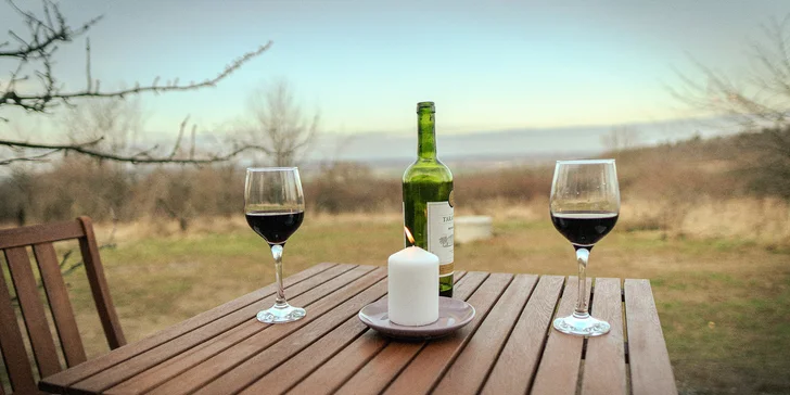 Romantickou večeři si můžete připravit i na grilu a sníst ji třeba na terase při zpěvu ptáků.