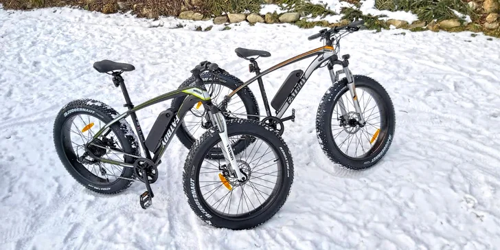 FatBike má extrémně široké pneumatiky, na kterých si díky neskutečné přilnavosti a výborným tlumicím vlastnostem užijete jízdu na sněhu, v písku i v běžném horském terénu.