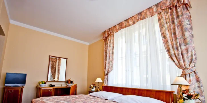 Zabydlíte se v jednom z hotelových pokojů se samostatnou koupelnou se sprchovým koutem a toaletou.