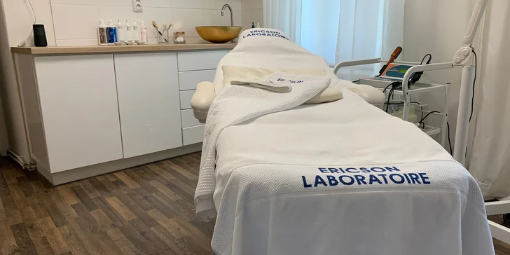 Relax začíná SOS péčí o pleť, která zahrnuje čištění, jemnou masáž i aplikaci séra, masky a krému. 