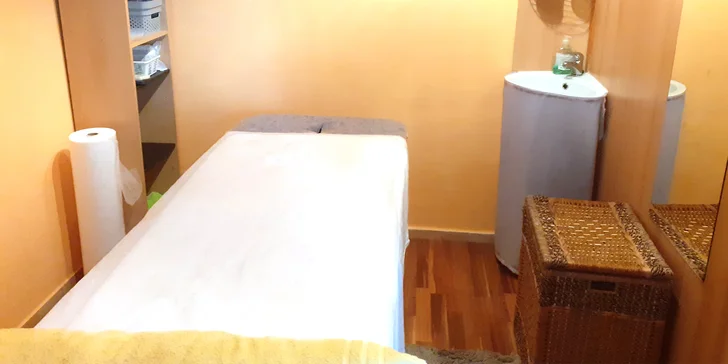 Těšte se na hodinovou masáž zad a šíje a následně 10minutový zábal zad. 