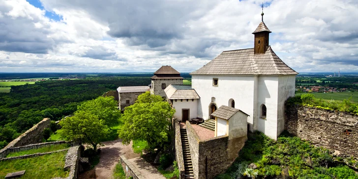 Hrad Kunětická hora budete mít na dohled. 