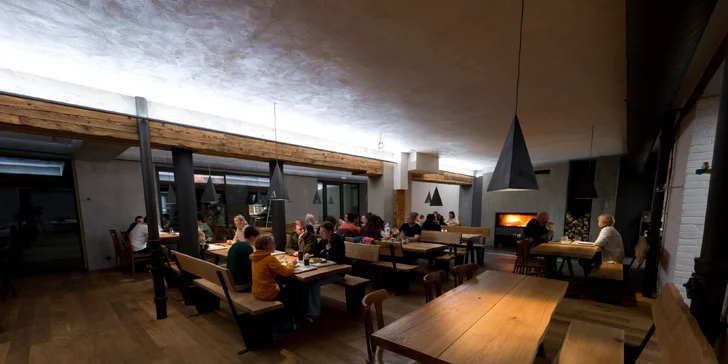 V rámci pobytu si pochutnáte na snídaních, které se podávají v hotelové restauraci formou bufetu.