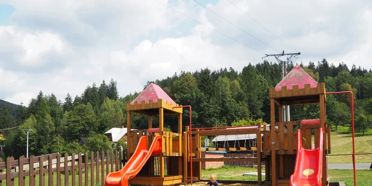 Parádní jsou také dvě velká hřiště u hotelu, kde se děti vždy skvěle baví.