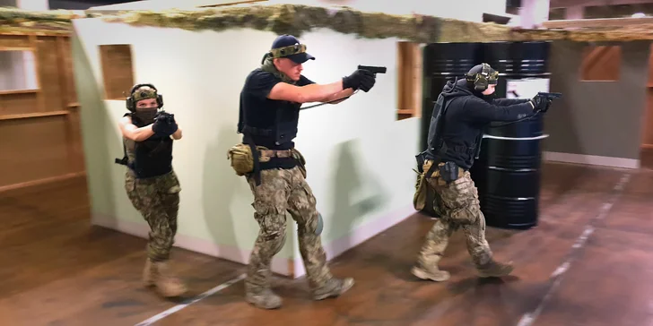 E-strike je největší krytá laser game aréna v ČR. Má rozlohu 1250 m². 