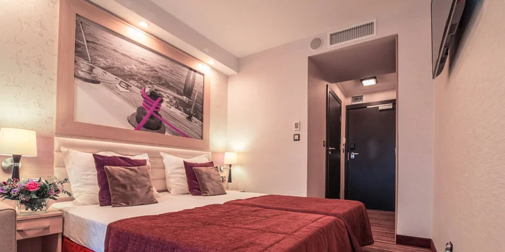 K dispozícii je izba Standard (13 m²), ktorá zahŕňa balkón, kúpeľňu so sprchovacím kútom a WC, chladničku aj trezor.