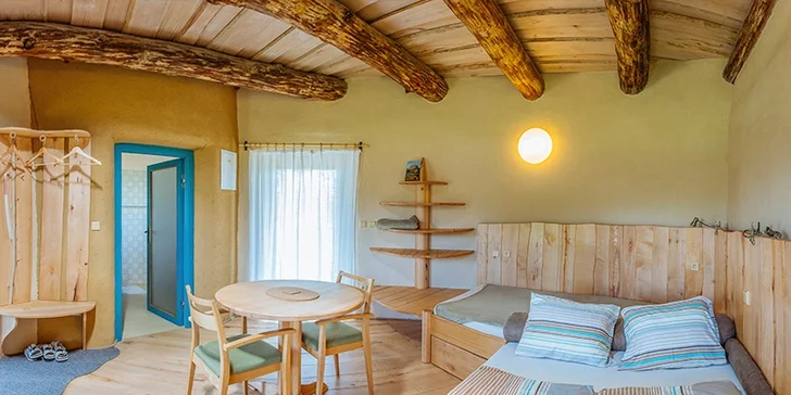 Pokud přijedete ve dvou, máte v ceně snídani s donáškou až do pokoje a piknikový koš. 