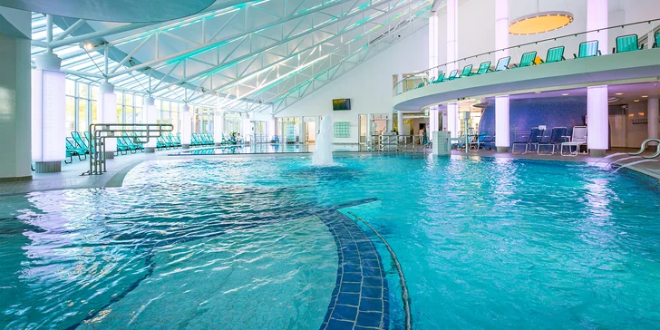 Bydlet budete v Kurhotelu Pyramide Sibyllenbad, který je s lázněmi propojen chodbou. Stačí jen proběhnout v županu a můžete se láznit. 
