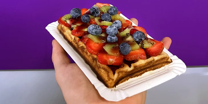 Vafle s Nutellou a čerstvým ovocem nebo lotuskovou pomazánkou, káva, čaj nebo limonáda