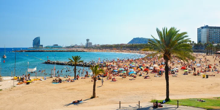 Čeká vás také procházka k plážím Barcelonety. 