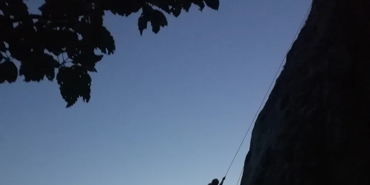 Celou dobu se vám bude věnovat instruktor, abyste si odnesli zkušenosti se správnou technikou lezení. 