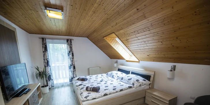 Apartmán U Kruciána je umístěný v podkroví.