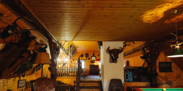 Ve společenské místnosti si zahrajete kulečník nebo šipky.