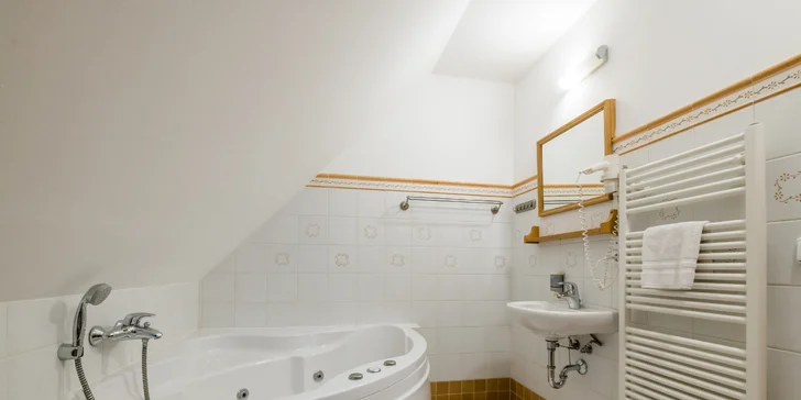 Co takhle se naložit do horkých bublin? (na fotce Apartmán s vířivou vanou)