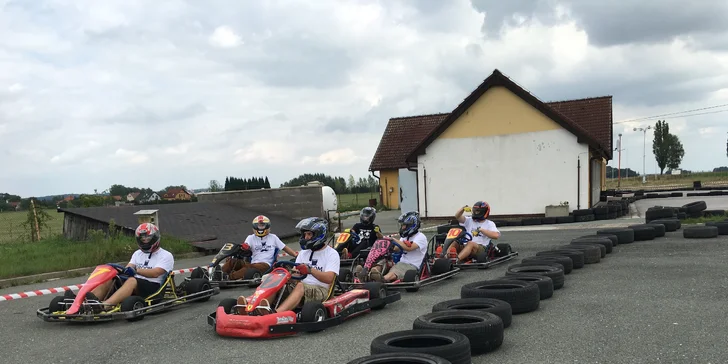 Motokárami tady prostě žijí.