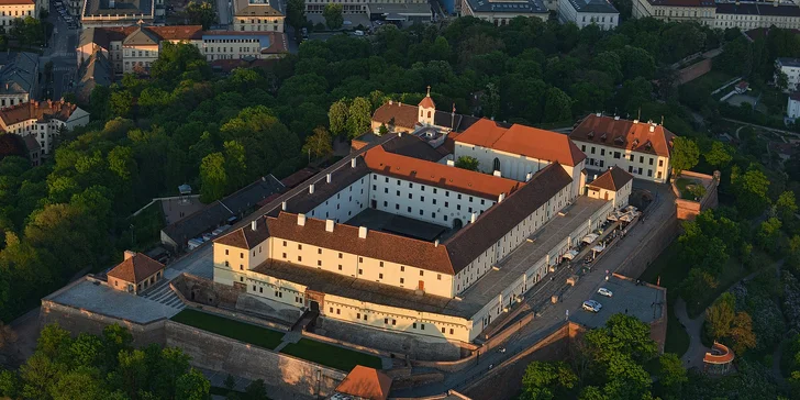 Uvidíte majestátní hrad Špilberk v celé jeho kráse.