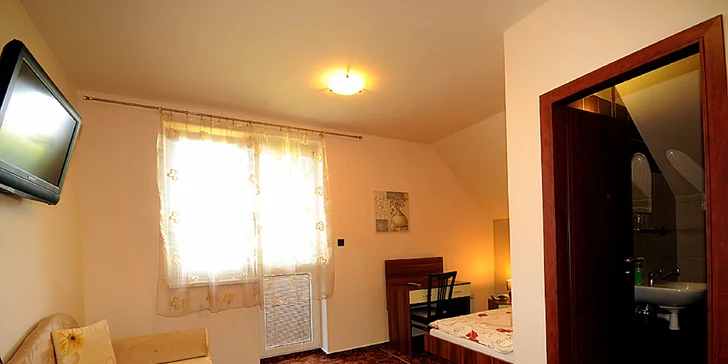 Penzión Zivka vás ubytuje v komfortných dvojlôžkových alebo trojlôžkových izbách alebo apartmánoch s možnosťou prístelky.