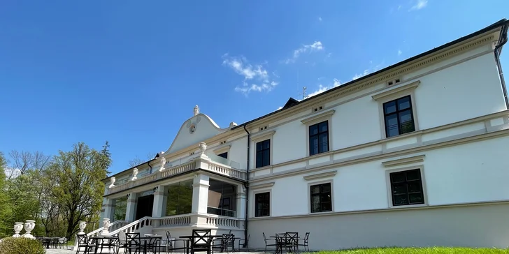V přilehlém parku se můžete procházet či uspořádat piknik.
