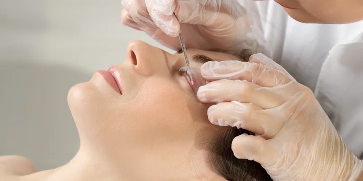 Lash lifting mihalníc alebo laminácia obočia v novootvorenom salóne
