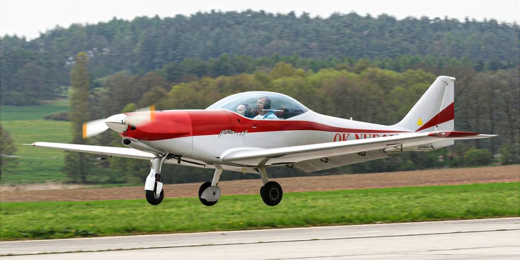 Pilotem na zkoušku: vyhlídkový let ve Fascination F100 na 15-60 minut