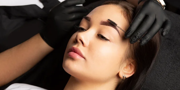 Microblading obočia, hĺbkové čistenie pleti či profesionálne líčenie