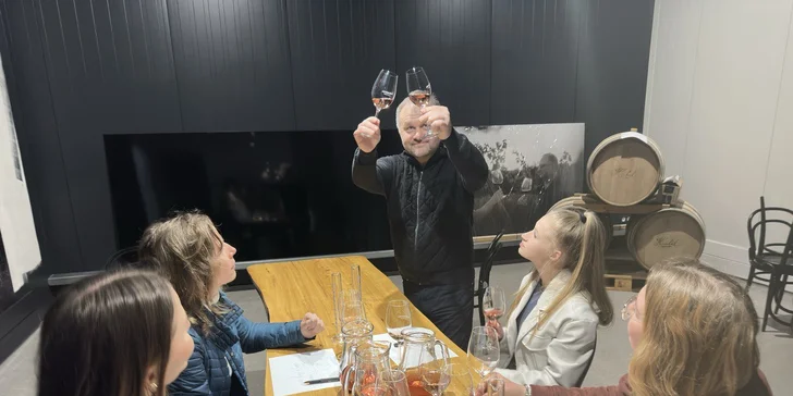 Celkem strávíte ve vinařství 4 až 5 hodin. 